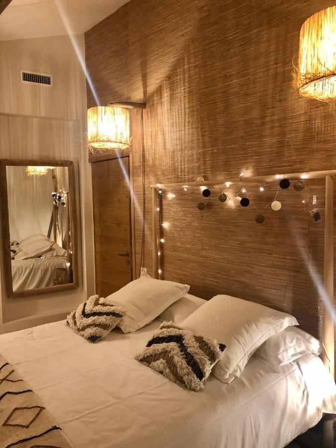 La Tour Carree Bed & Breakfast Châteauneuf-de-Gadagne Eksteriør bilde