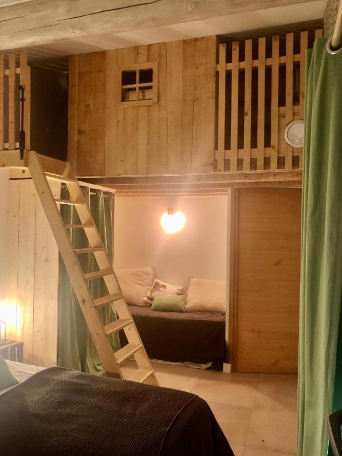 La Tour Carree Bed & Breakfast Châteauneuf-de-Gadagne Eksteriør bilde